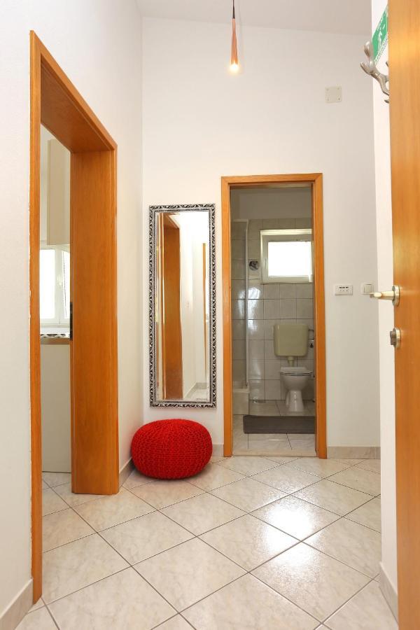 Apartments With A Parking Space Sumpetar, Omis - 11798 Jesenice  Bagian luar foto